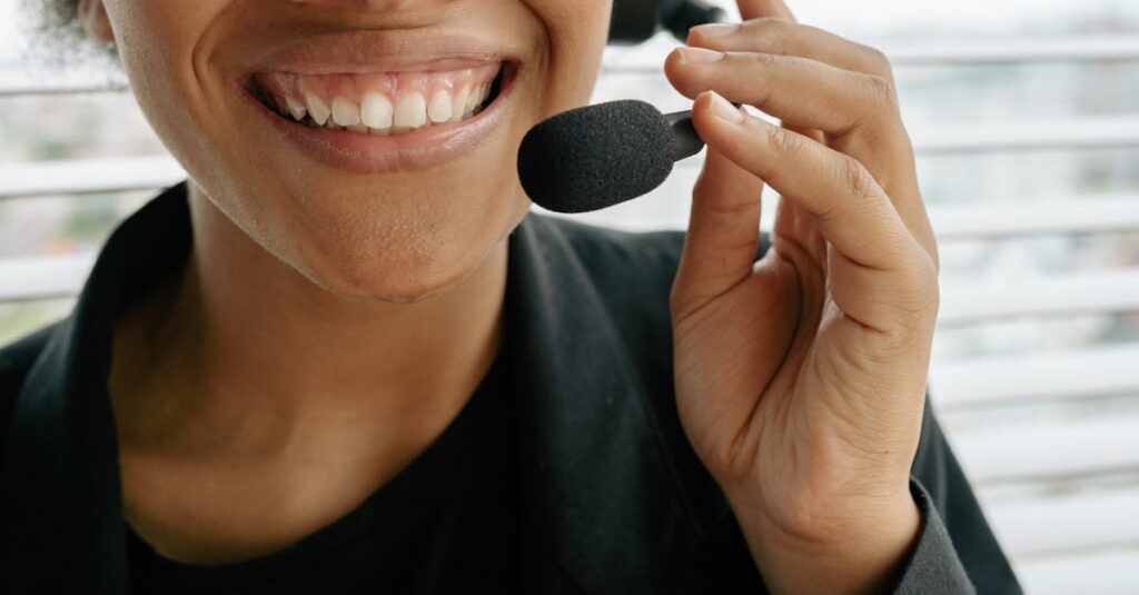 チャット形式で簡単に質問に答えるAIのインターフェースを示す図