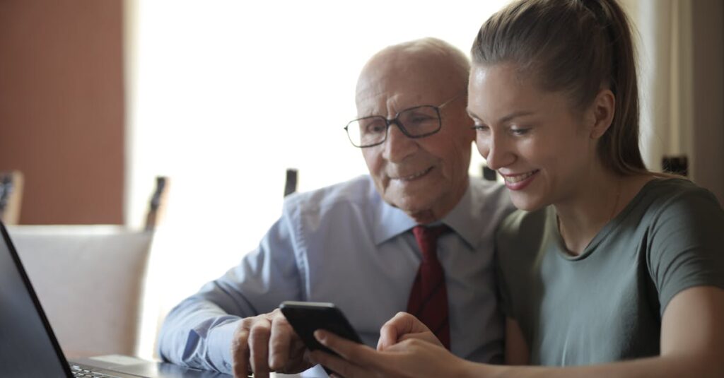 シニアがChatGPTを使って文章作成副業をしている様子