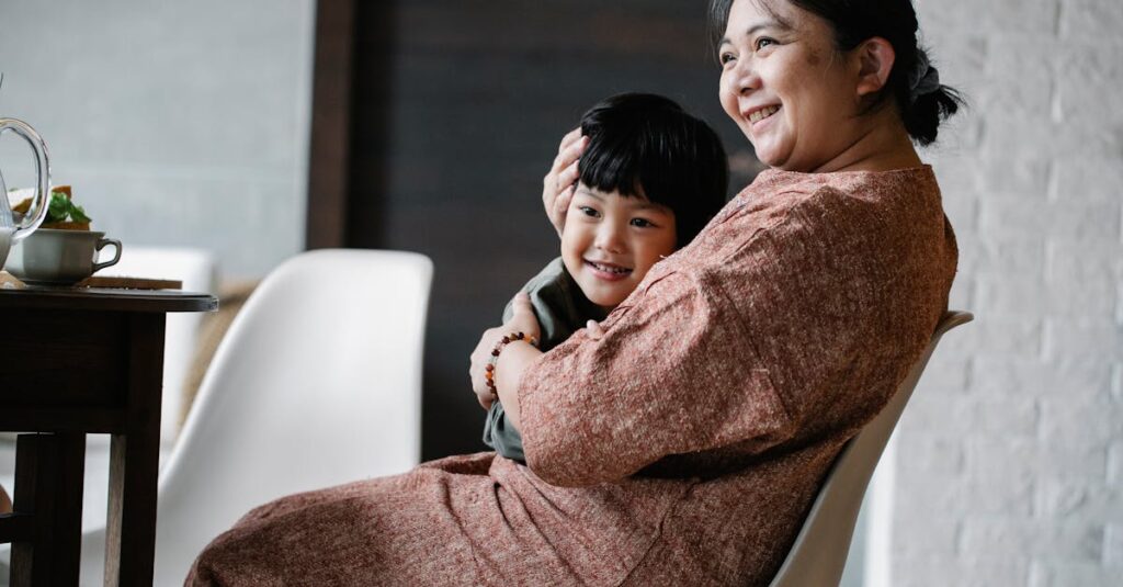 シニアがAI生成ブログ記事の情報を自分で確認している様子