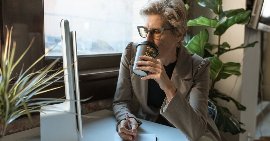 シニアがChatGPTを使って文章作成副業をしている様子