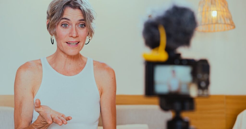 シニアがAIで作ったブログ記事の下書きを自分の言葉で修正している様子