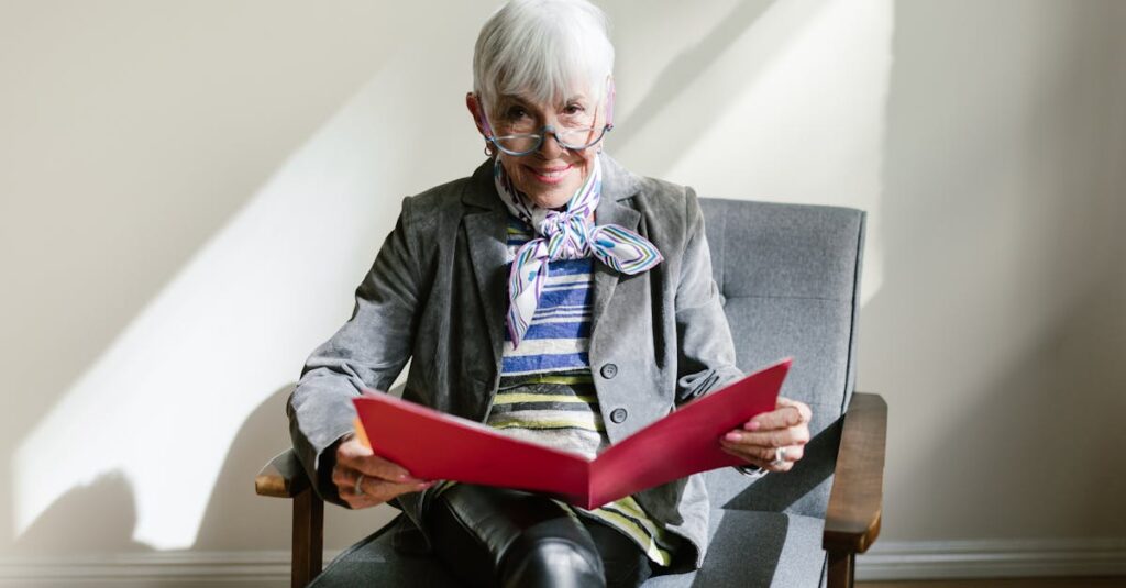 シニアがこれまでの経験を活かして在宅副業をしている様子