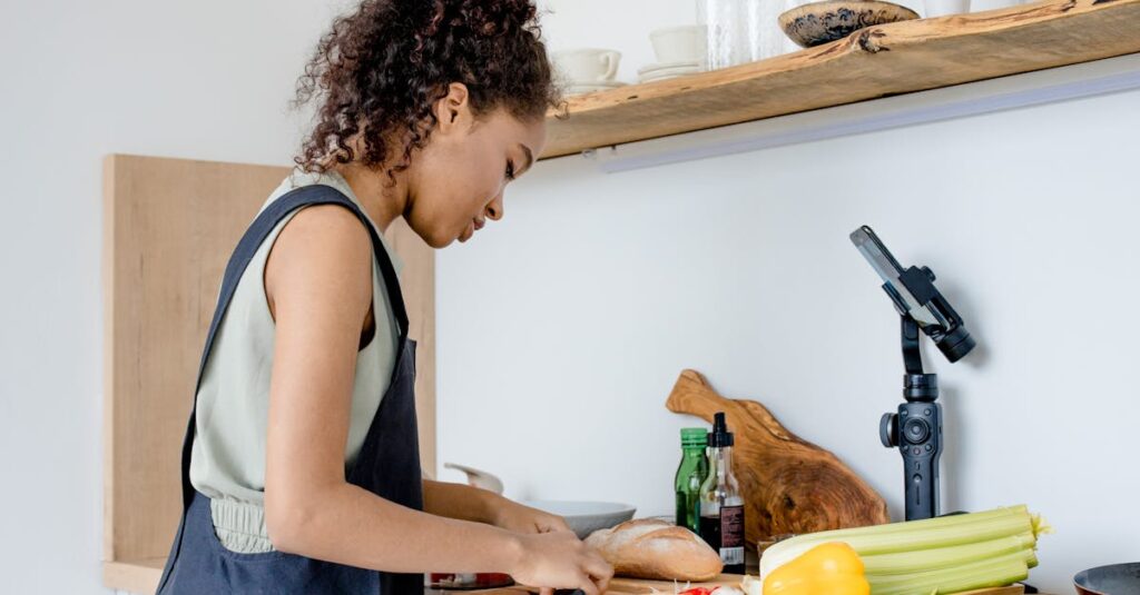 AIが生成したブログ記事をシニアが事実確認している様子