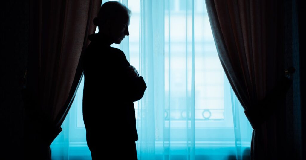 シニアが在宅で1日30分だけ副業をしている様子