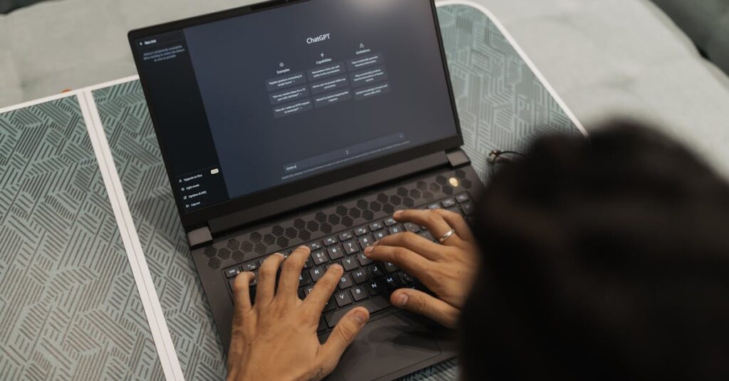 50代・60代のシニアが安心した表情でAIツールを試しているイメージ。慎重に選びながら使う様子