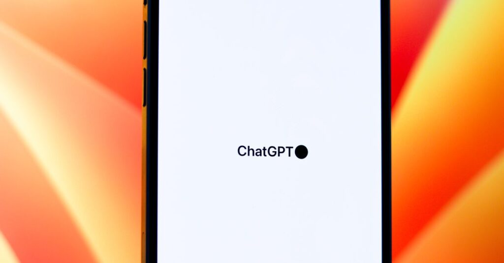 シニアがChatGPTを使って会話する様子をやさしく描いたイメージ画像