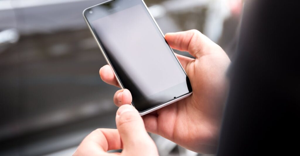 ChatGPTをスマホで安全に使うための方法と無料プランの違いを説明するイメージ画像
