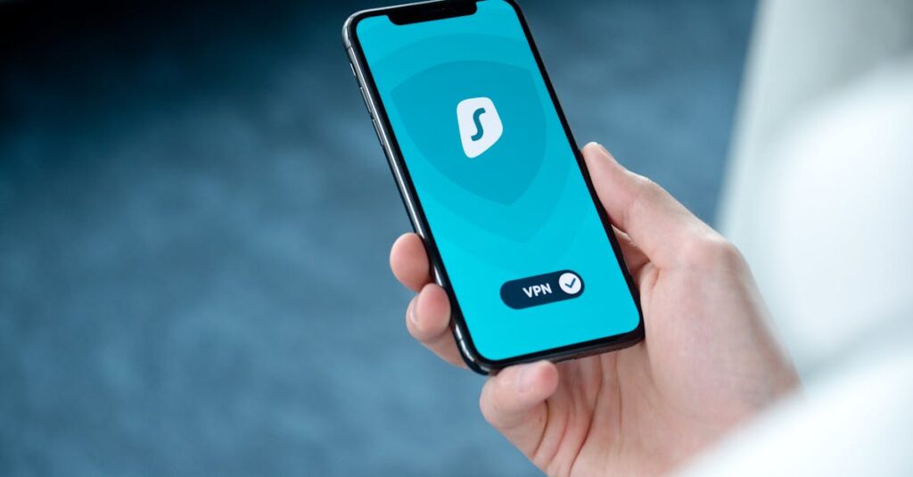 ChatGPTをスマホで安全に使うための方法と無料プランの違いを説明するイメージ画像