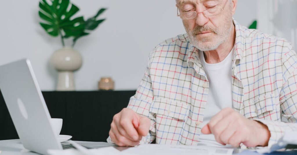 50代・60代が穏やかな気持ちで将来を考えているイメージ。人生の余白と安心感を表現