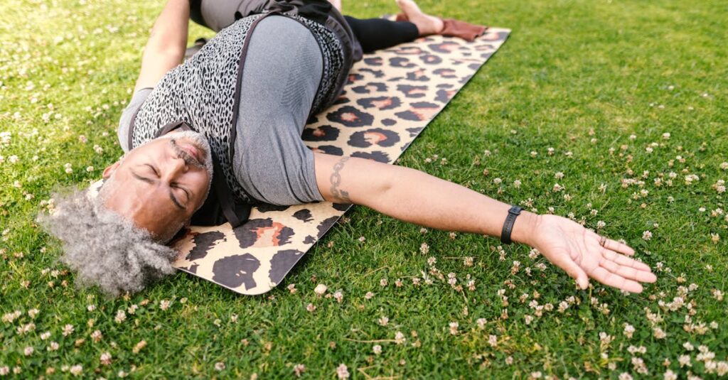 50代・60代が落ち着いた生活の中で副業やAIと向き合うイメージ。無理をしない暮らしのバランスを表現