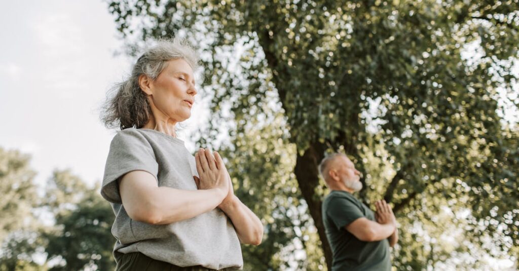 50代・60代が落ち着いた生活の中で副業やAIと向き合うイメージ。無理をしない暮らしのバランスを表現